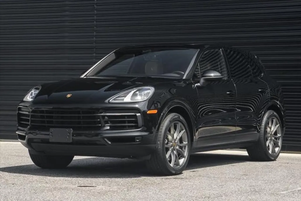 2023 Porsche Cayenne GTS photo 1