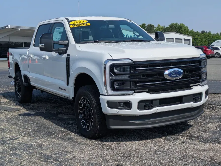 2025 Ford F-250 Platinum photo 1