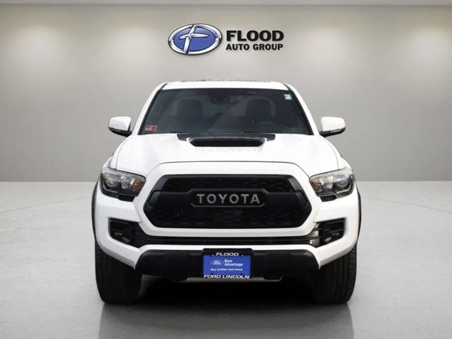 2019 Toyota Tacoma 4x4 TRD Pro photo 2