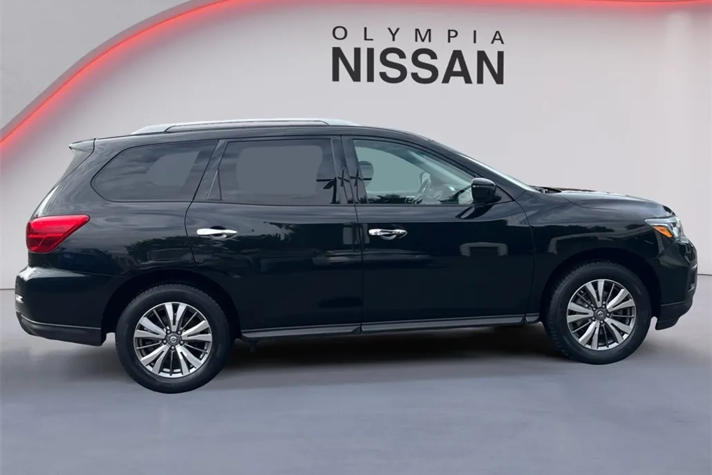 2018 Nissan Pathfinder SV photo 1