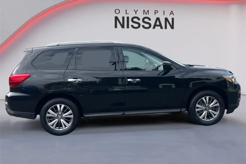 2018 Nissan Pathfinder SV photo 1
