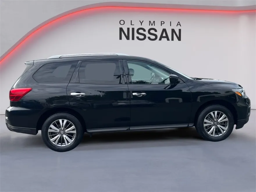 2018 Nissan Pathfinder SV photo 1
