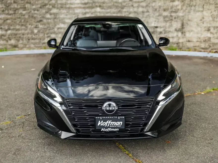 2023 Nissan Altima 2.5 SL photo 1