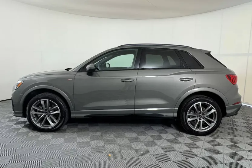 2025 Audi Q3 S line Premium photo 1