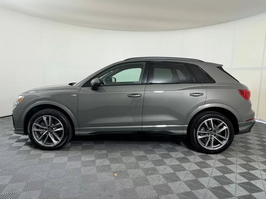2025 Audi Q3 S line Premium photo 1