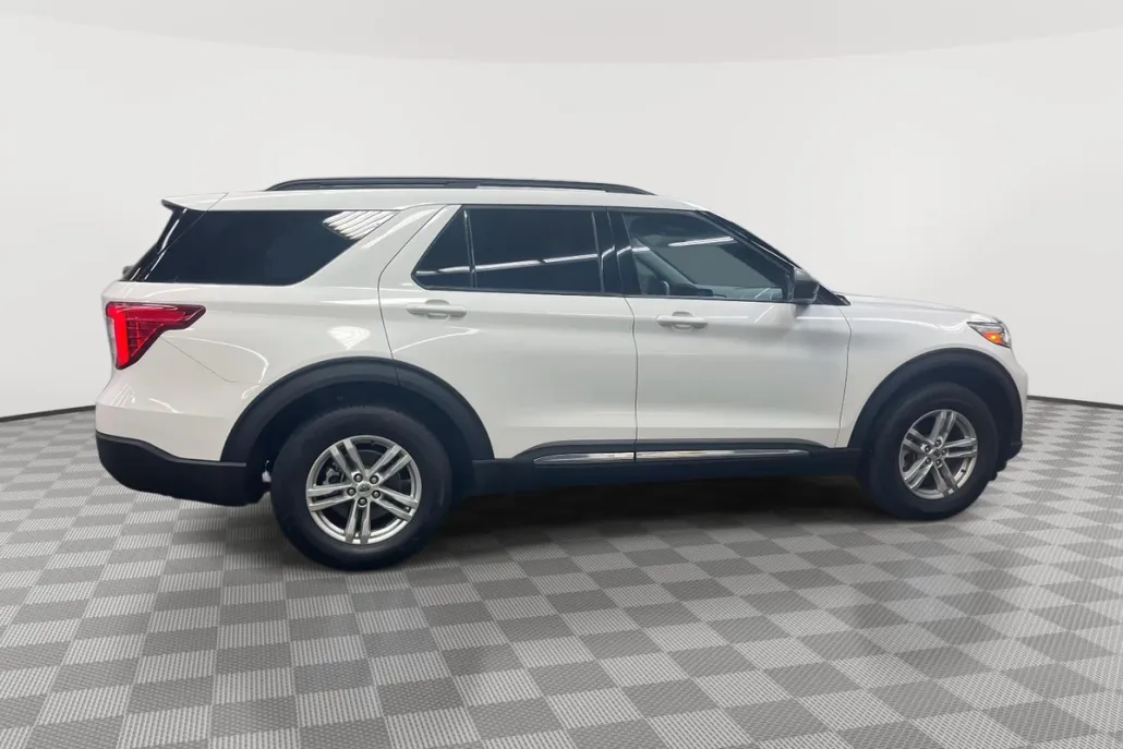 2022 Ford Explorer XLT photo 1