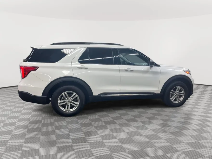 2022 Ford Explorer XLT photo 1
