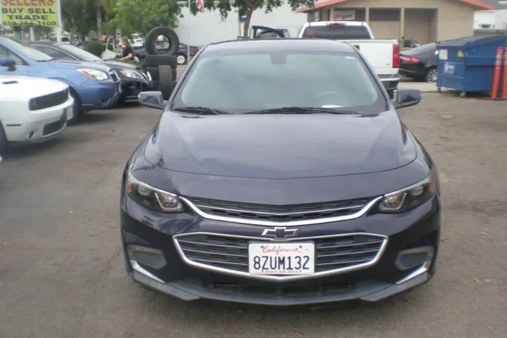 2017 Chevrolet Malibu 1LT photo 1