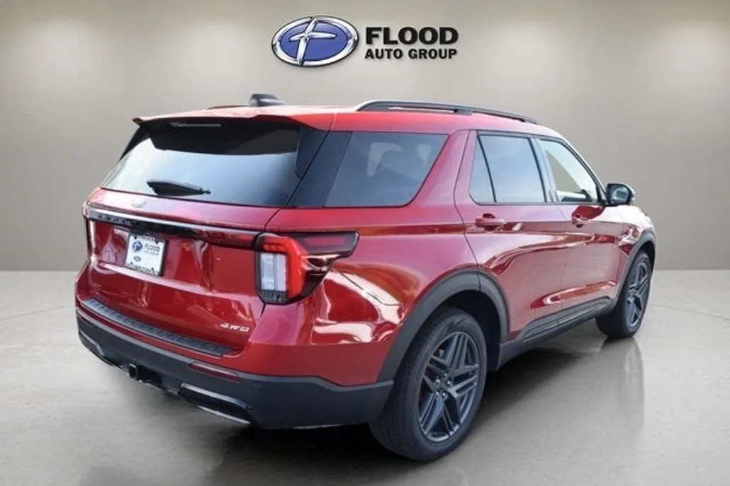 2025 Ford Explorer ST-Line photo 1