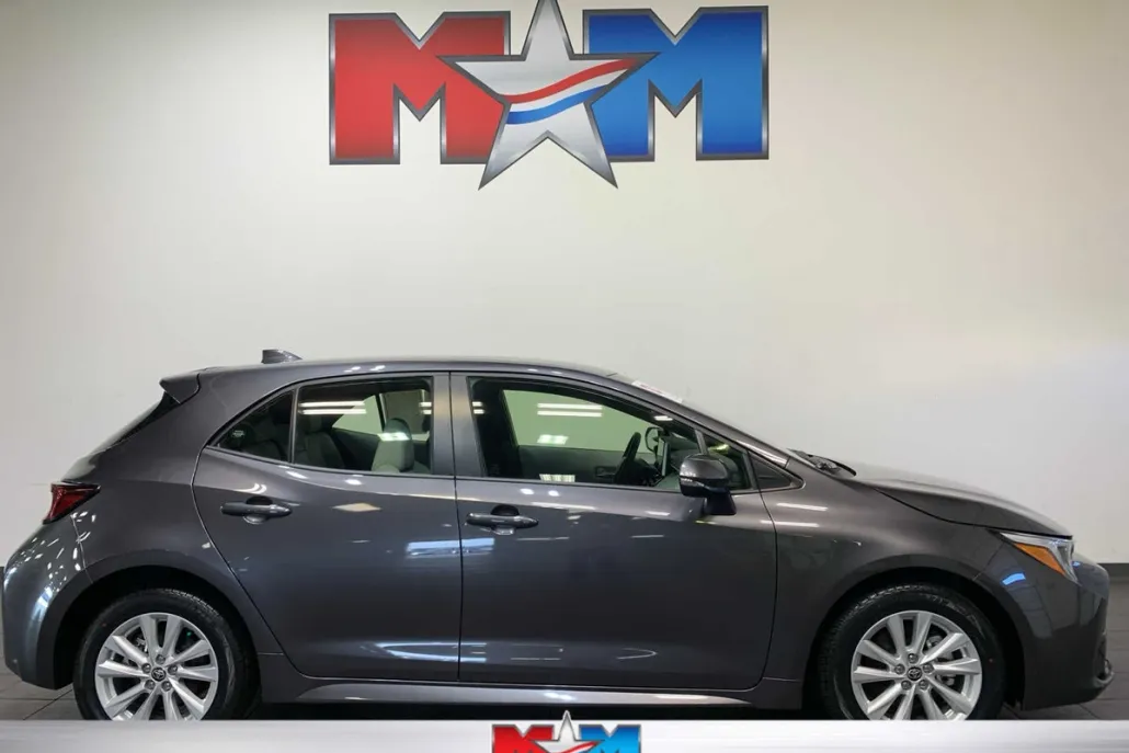 2023 Toyota Corolla SE photo 1