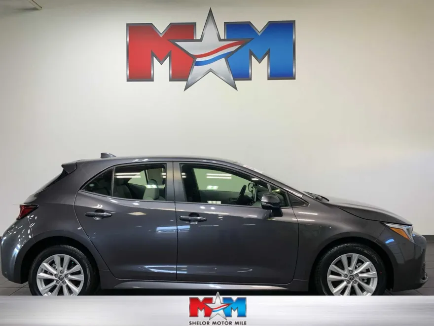 2023 Toyota Corolla SE photo 1
