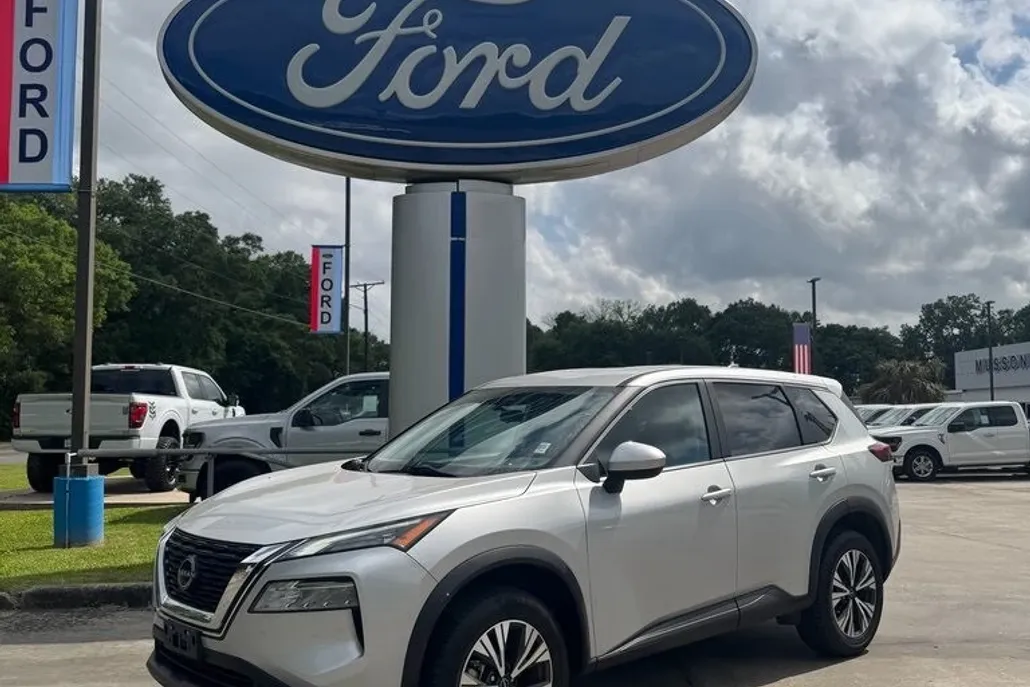 2023 Nissan Rogue SV photo 1