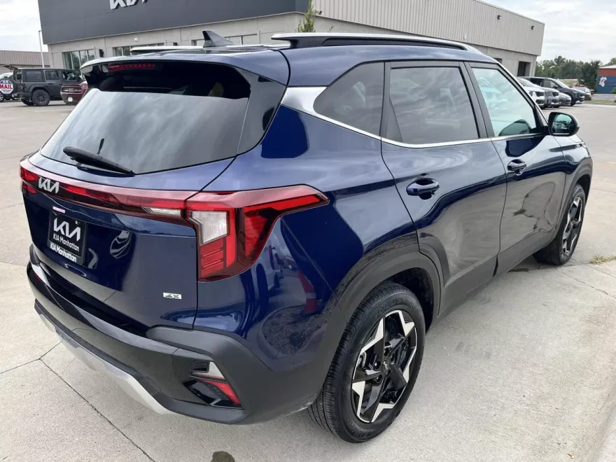 2024 Kia Seltos EX photo 1