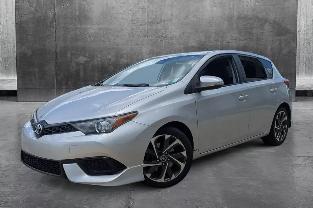 2017 Toyota Corolla iM Base photo 1