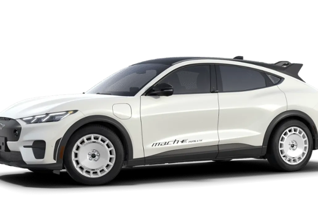 2025 Ford Mustang Mach-E GT photo 1
