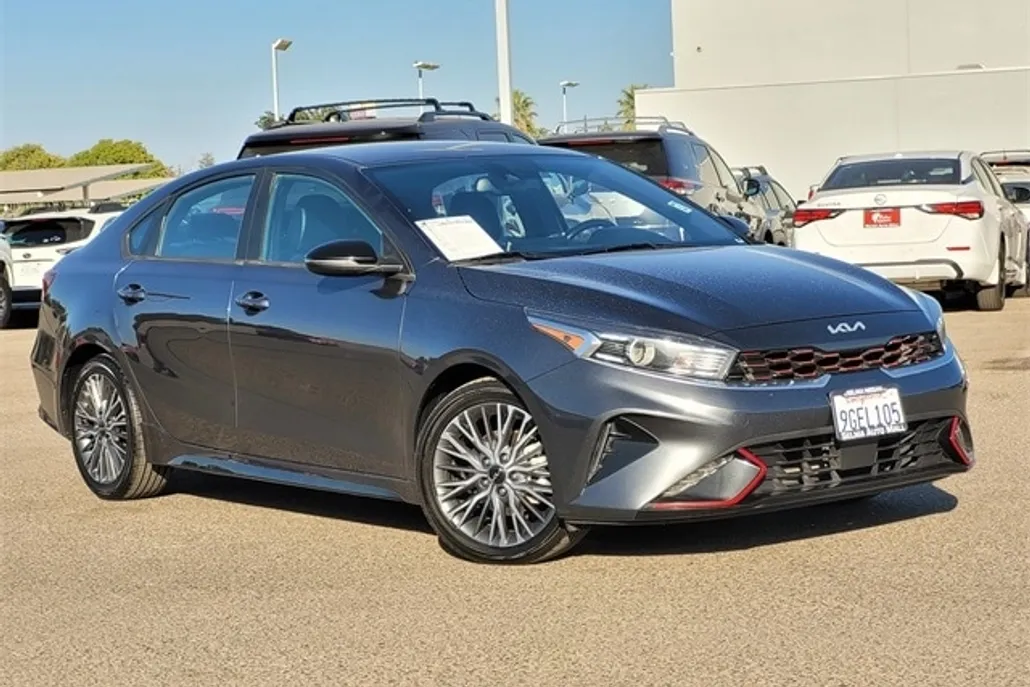 2022 Kia Forte GT-Line photo 1
