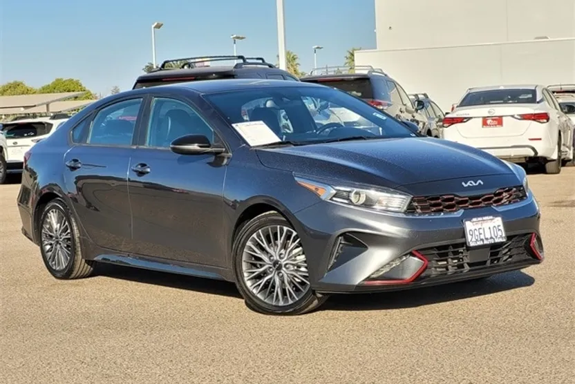 2022 Kia Forte GT-Line photo 1