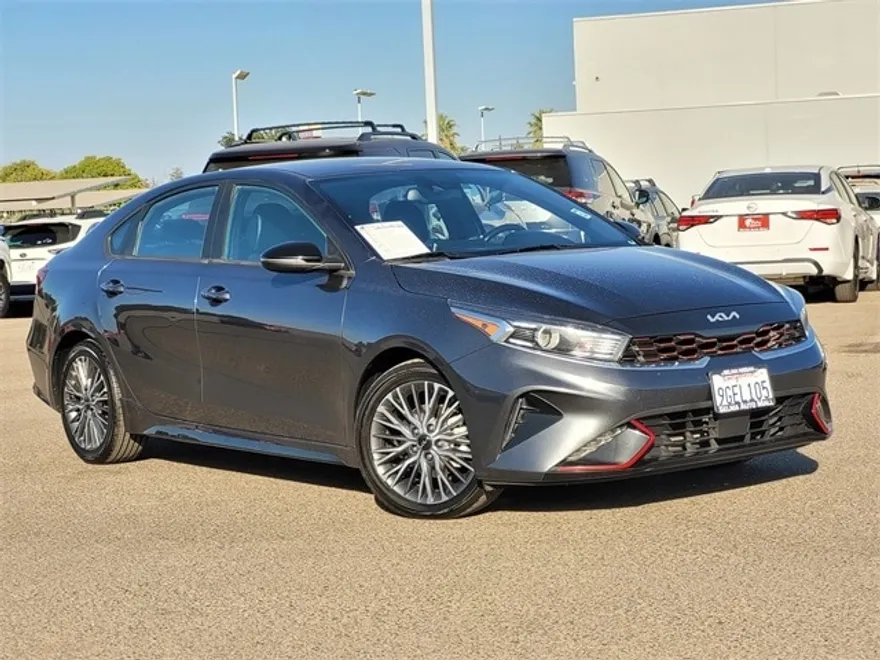 2022 Kia Forte GT-Line photo 1