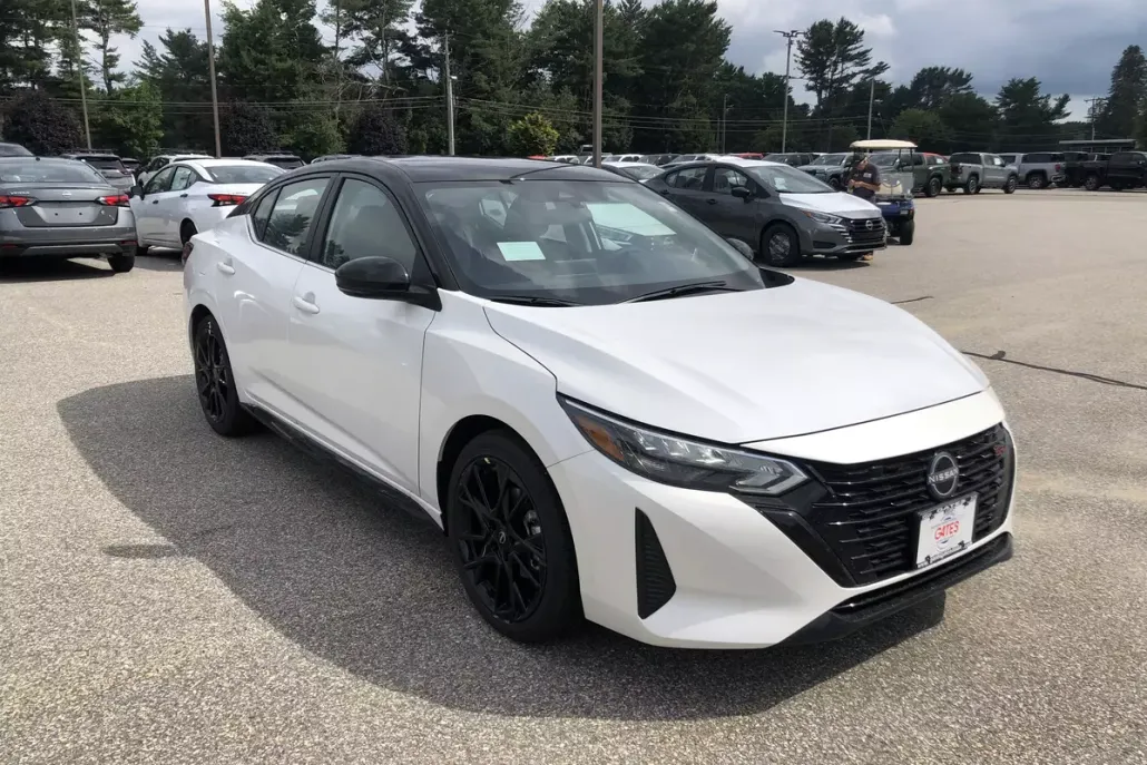 2025 Nissan Sentra SR photo 1