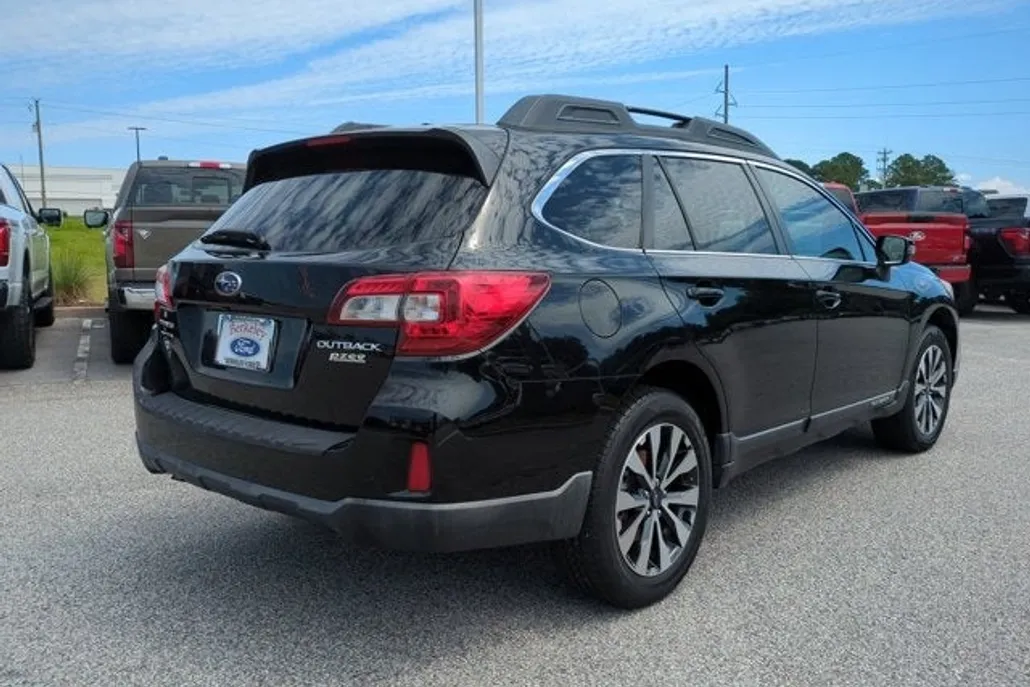 2015 Subaru Outback 2.5i Limited photo 1