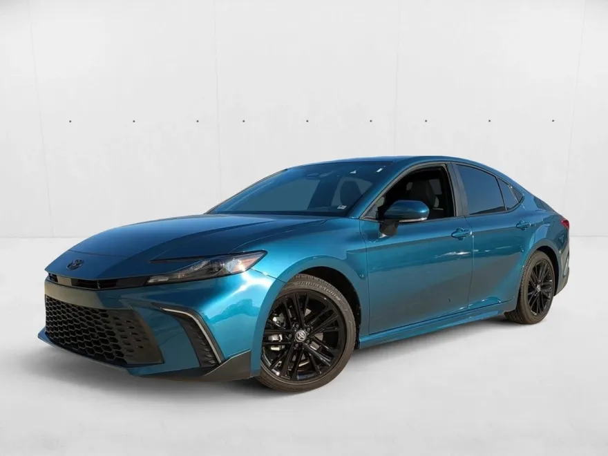 2025 Toyota Camry SE photo 1