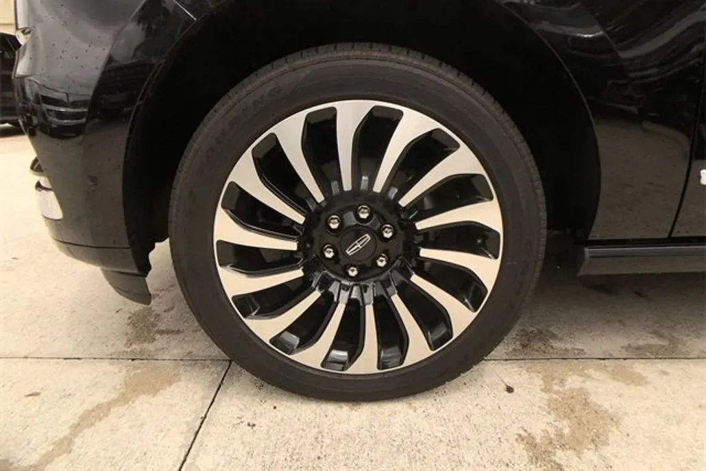 2024 Lincoln Navigator Black Label photo 1