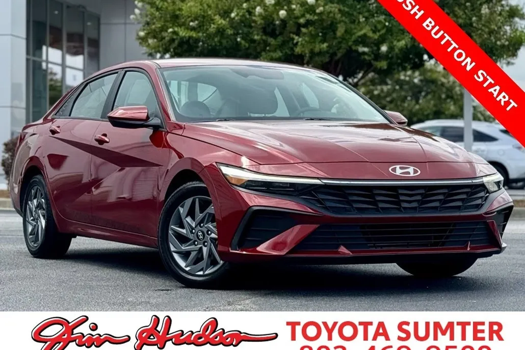 2024 Hyundai Elantra SEL photo 1