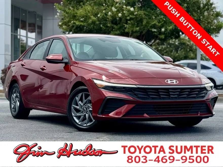 2024 Hyundai Elantra SEL photo 1