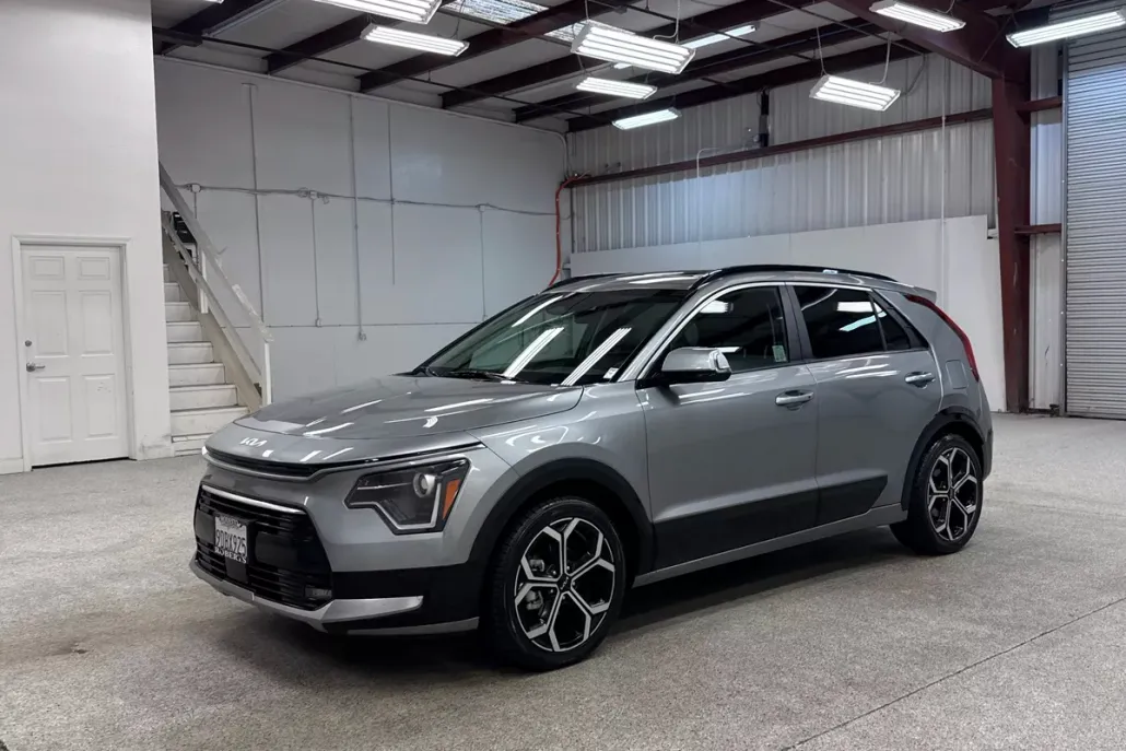 2023 Kia Niro EX Touring photo 1