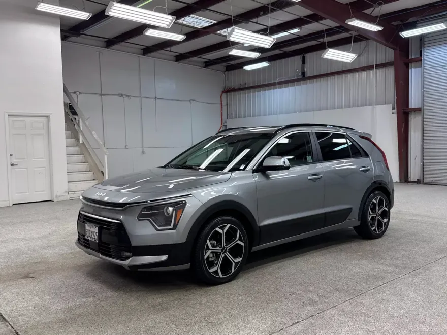 2023 Kia Niro EX Touring photo 1