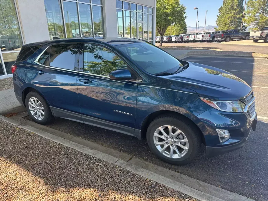 2020 Chevrolet Equinox LT photo 1
