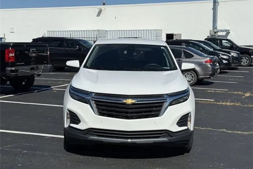 2022 Chevrolet Equinox LT photo 1