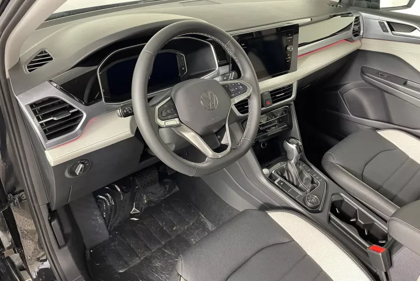2025 Volkswagen Taos SEL photo 1