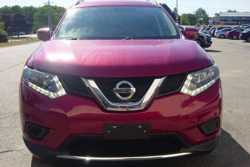 2016 Nissan Rogue SV photo 1