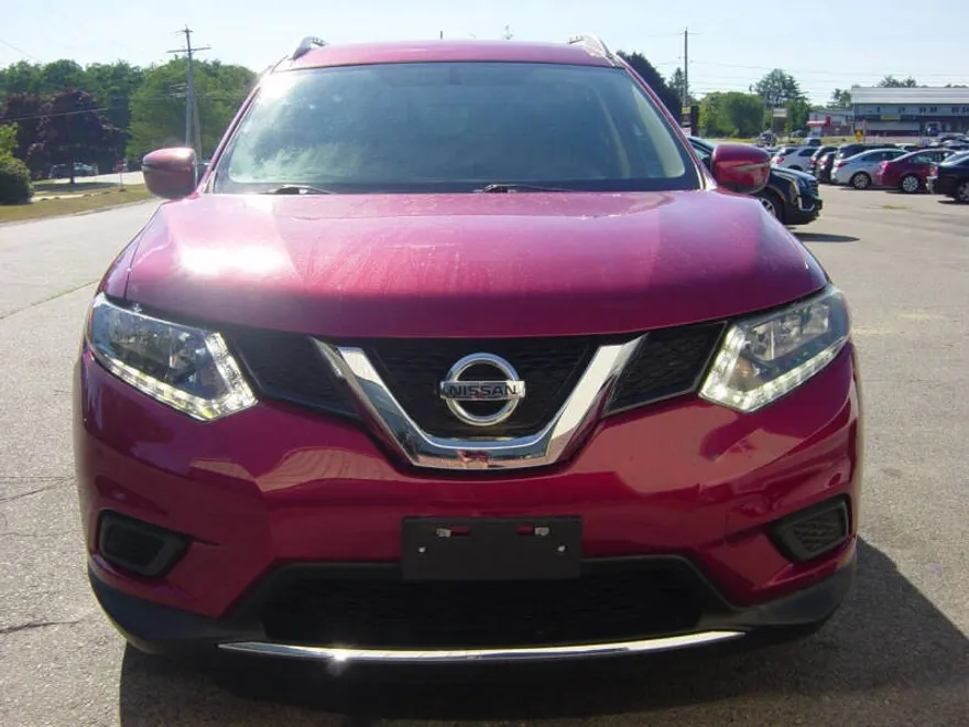 2016 Nissan Rogue SV photo 1
