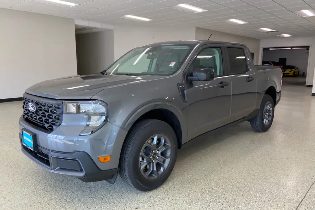 2025 Ford Maverick XLT photo 1