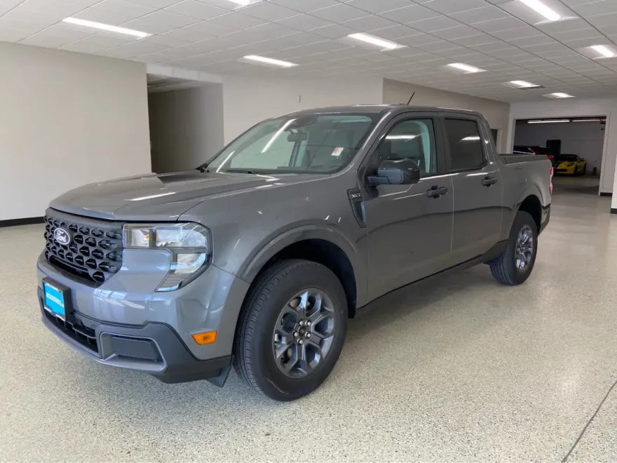 2025 Ford Maverick XLT photo 1