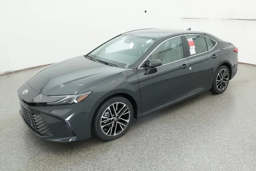 2025 Toyota Camry XLE photo 1