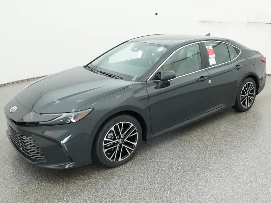 2025 Toyota Camry XLE photo 1
