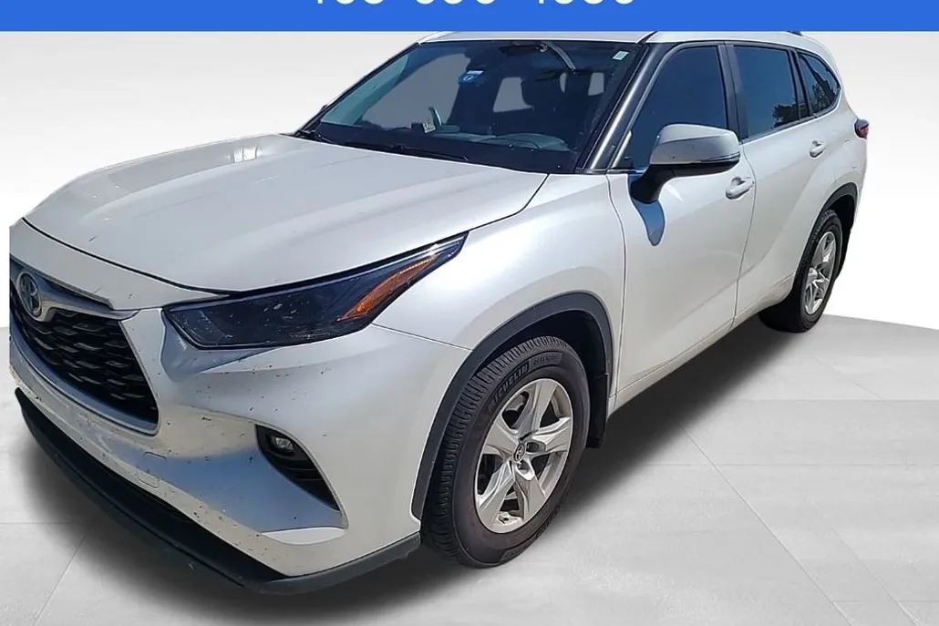2023 Toyota Highlander Hybrid LE photo 1