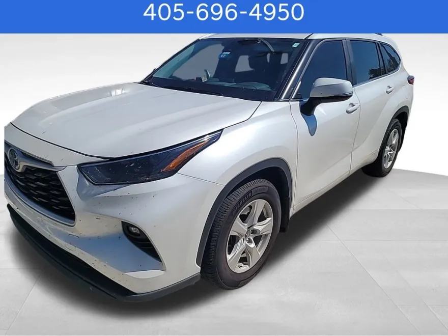 2023 Toyota Highlander Hybrid LE photo 1
