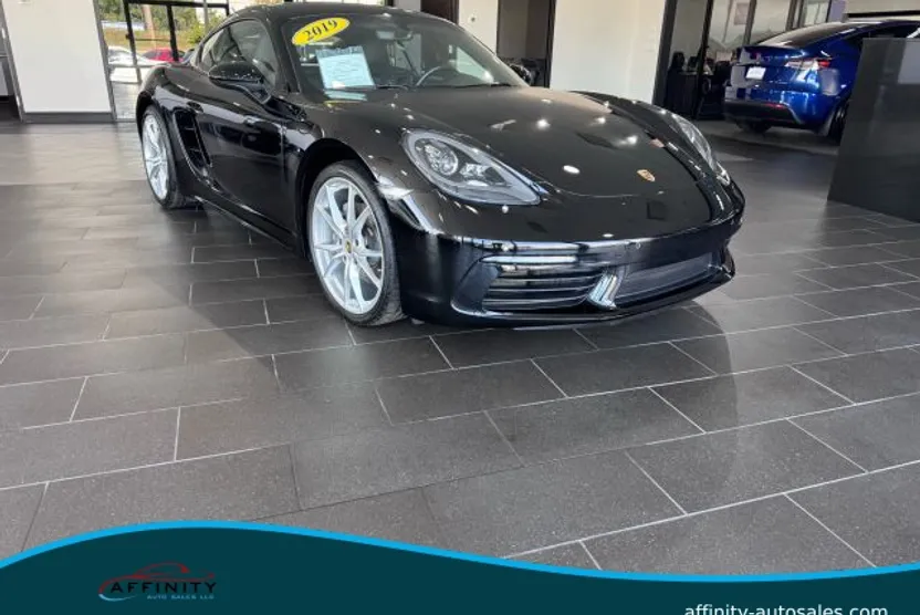 2019 Porsche Cayman T photo 1