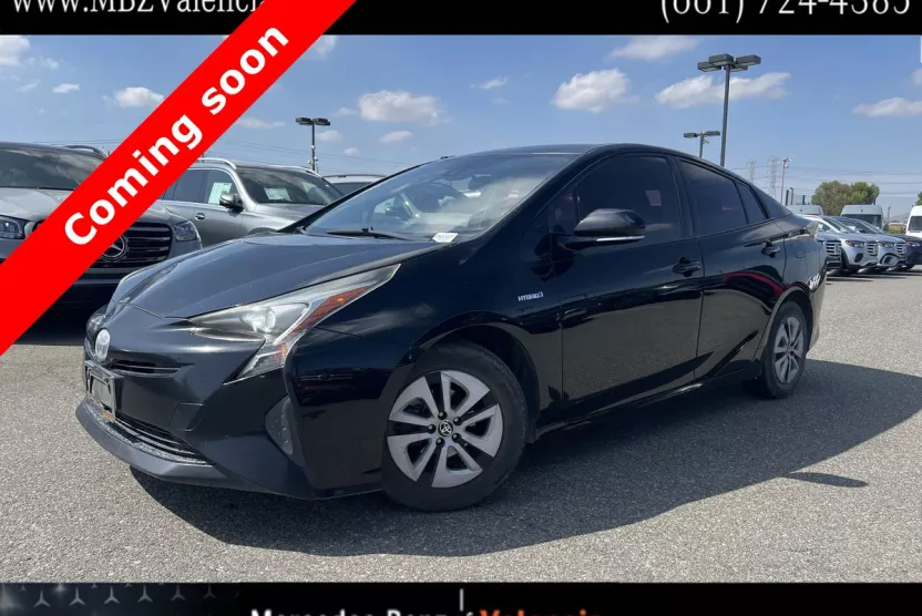 2017 Toyota Prius Three photo 1