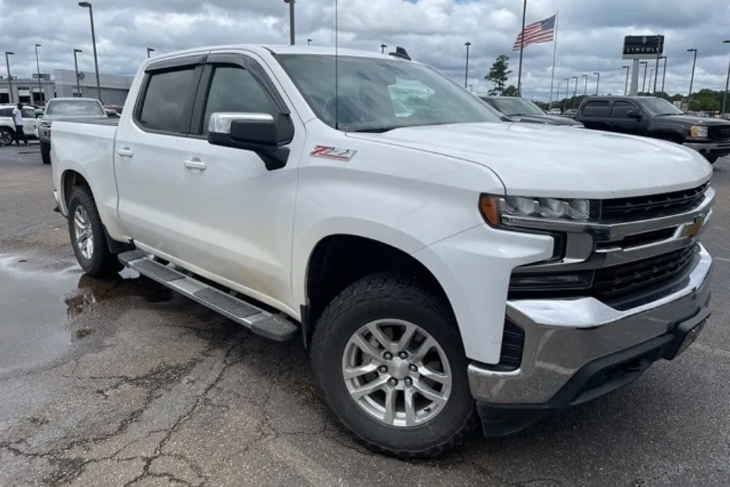 2019 Chevrolet Silverado 1500 LT photo 1