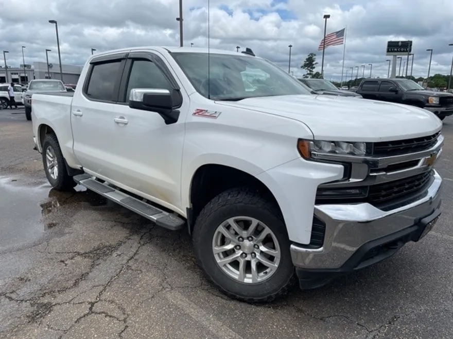 2019 Chevrolet Silverado 1500 LT photo 1