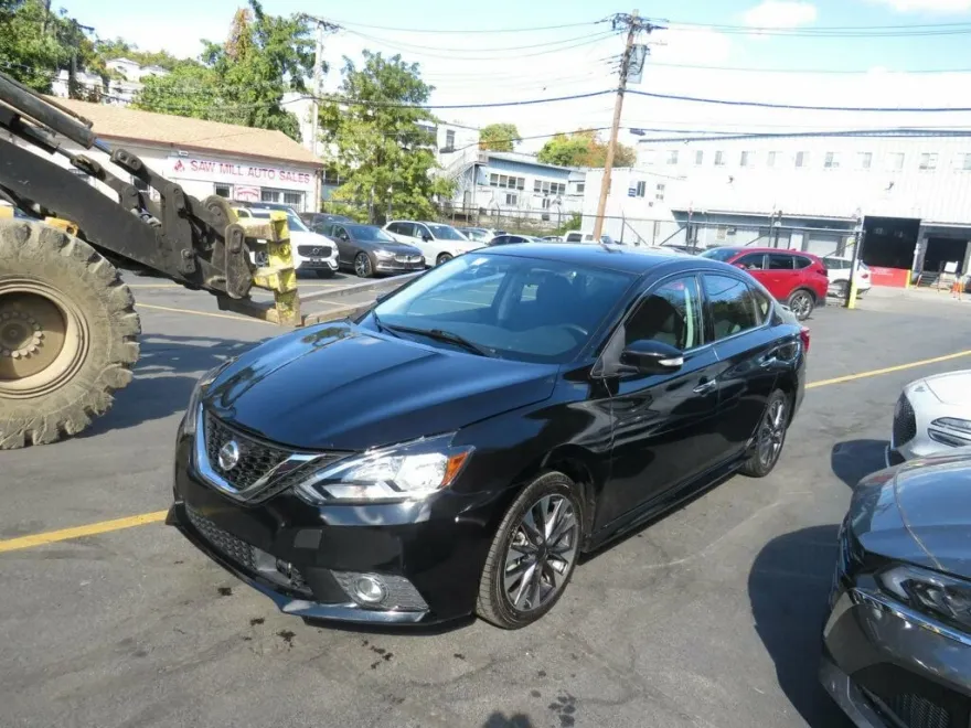 2019 Nissan Sentra SR photo 1