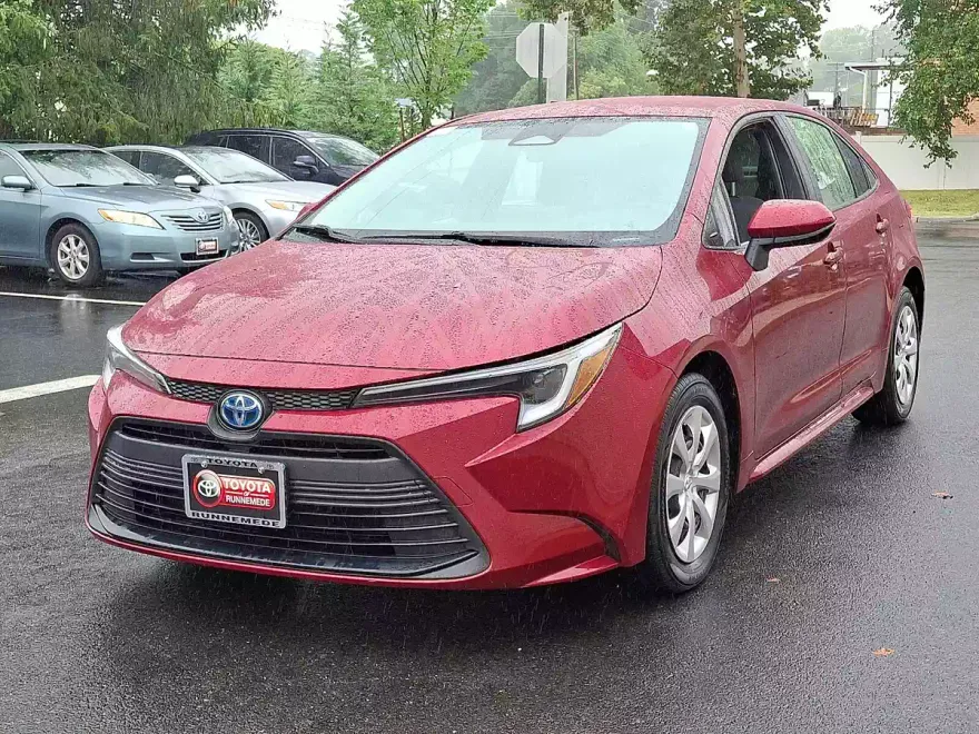 2024 Toyota Corolla Hybrid LE photo 1