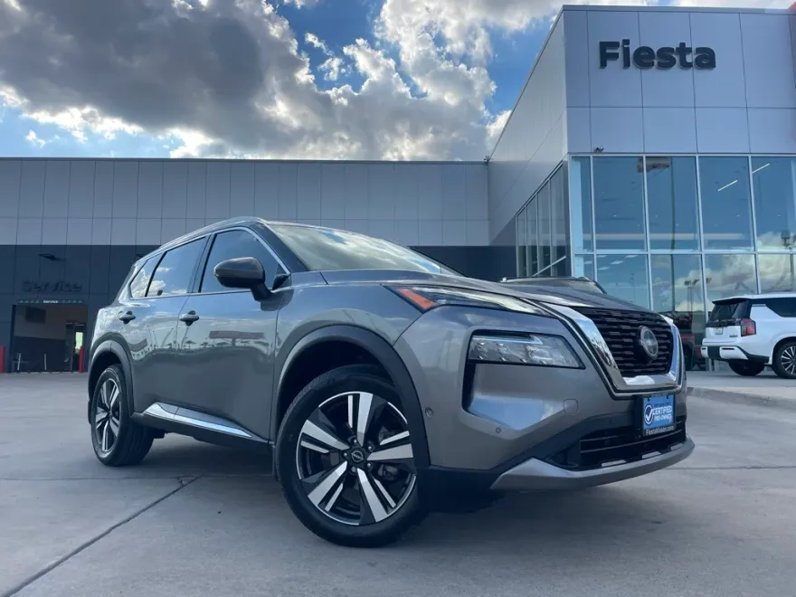 2023 Nissan Rogue SL photo 1