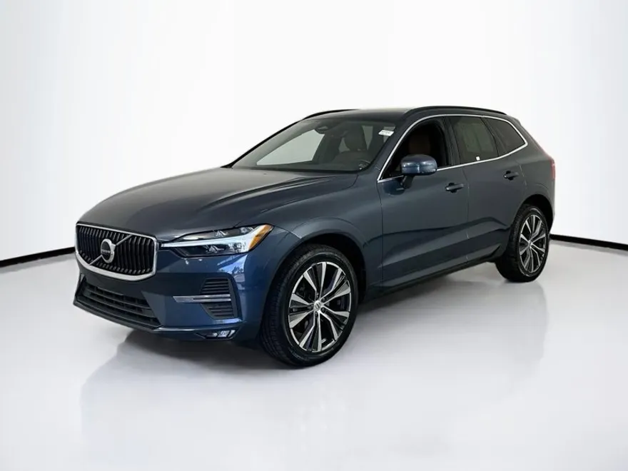2022 Volvo XC60 Momentum photo 1
