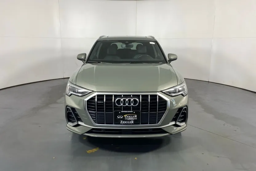 2024 Audi Q3 45 TFSI S line Premium photo 1
